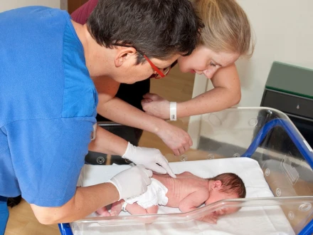 ڈنمارک میں تاریخ رقم، ماں سے بچے میں ایچ آئی وی منتقلی کا خاتمہ، ڈبلیو ایچ او کی تصدیق