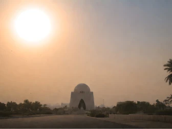 کراچی میں موسم گرم ہونے لگا، درجہ حرارت بڑھنے کی پیشگوئی