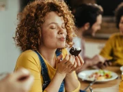 حیض سے پہلے خواتین کو میٹھا کھانے کا دل کیوں چاہتا ہے؟