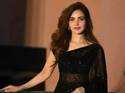 کراچی؛ عدالتی حکم پر فلیٹ خالی کروانے جانے والی ٹیم کو اداکارہ کی 2 ہفتے پرانی لاش ملی 