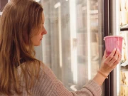 آئس کریم کی طلب نے خاتون کو کروڑوں روپے جتوا دیے