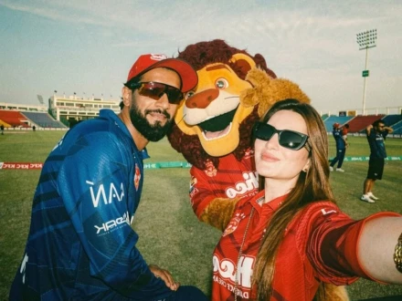 عماد وسیم اور نائلہ راجہ کی ویڈیو وائرل ہونے پر صارفین برہم