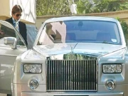 امیتابھ کو مہنگی ترین گاڑی تحفے میں دینے پر ہدایتکار کی والدہ نے بیٹے کیساتھ کیا سلوک کیا؟