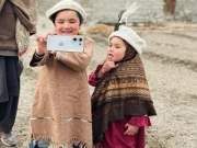 ننھے یوٹیوبرز شیراز اور مسکان نے گاؤں کے خستہ حال اسکول کو جدید تعلیمی ادارے میں بدل دیا