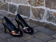 امریکا کے اس شہر میں آپ بغیر اجازت ہیلز نہیں پہن سکتے