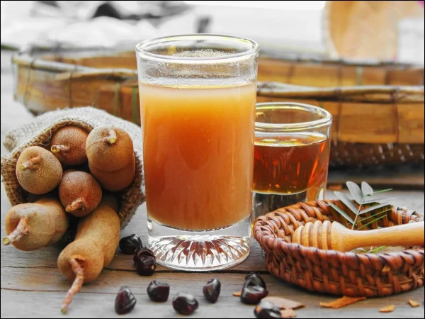 گرمی سے نجات کا قدرتی نسخہ؛ املی اور ادرک کا ٹھنڈا شربت صحت 