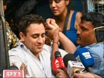 عمران خان کو ممبئی میں احتجاج کے دوران پولیس نے حراست میں لے لیا