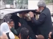 اڈیالہ جیل کے باہر سے گرفتار عمران خان کی تینوں بہنوں سمیت تمام کارکنان رہائی کے بعد گھر روانہ