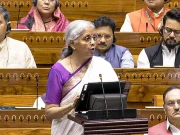 بھارت؛ متوسط طبقے کیلیے انکم ٹیکس میں بڑی کمی کا اعلان 