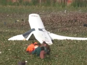 اتر پردیش میں بھارتی فضائیہ کا تربیتی طیارہ گر کر تباہ، دونوں پائلٹ بچ گئے