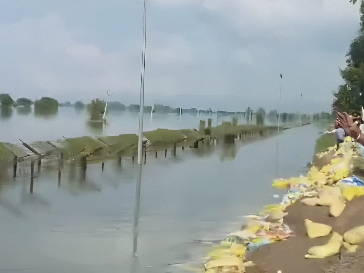 سیلاب کے باعث بھارت کی طرف سے بارڈر پر لگائی باڑ بھی متاثر، کئی پوسٹیں پانی میں ڈوب گئیں