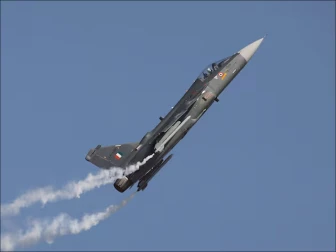 بھارت کا ایک اور لڑاکا طیارہ تیجس گرکر تباہ