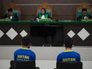 انڈونیشیا میں ہم جنس پرستی پر 2 نوجوانوں کو سرعام کوڑے مارے گئے 