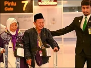 40 سال سے صفائی کرکے حج کےلیے پیسے جمع کرنے والا جوڑا سعودی عرب پہنچ گیا