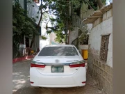 کراچی؛ جعلی نمبر پلیٹ لگا کر گاڑی چلانے والا انسپکٹر نوکری سے برطرف