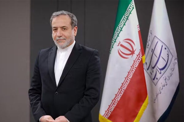 ایران کا تمام ممالک کے تجارتی جہازوں کیلیے آبنائے ہرمز کھولنے کا اعلان