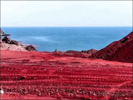 ایران کا ساحل ’’خون کی طرح سرخ‘‘ کیوں ہوگیا؟ ویڈیو وائرل