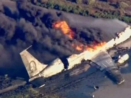 ایران کا لڑاکا طیارہ ہمدان ایئر بیس پر گر کر تباہ ہوگیا