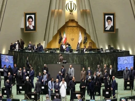 ایران پارلیمنٹ میں آبنائے ہرمز میں جہاز رانی سے متعلق بل پیش