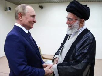 روس نے پابندیاں توڑنے کےلیے ایران کو ڈھائی ارب ڈالر نقد بھیجے، برطانوی اخبار کا دعویٰ