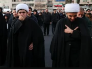 اصفہان میں ہزاروں افراد سڑکوں پر نکل آئے، سپریم لیڈر خامنہ ای کو خراجِ عقیدت