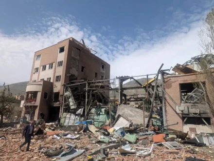 ایران نے ٹرمپ کی ڈیڈ لائن مسترد کر دی، مذاکرات کی خبروں کے ساتھ جنگ خطرناک مرحلے میں داخل