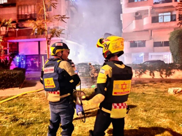 ایرانی حملے کی 51 ویں لہر کا آغاز، اسرائیلی شہر ہولون میں ایک میزائل جا گرا