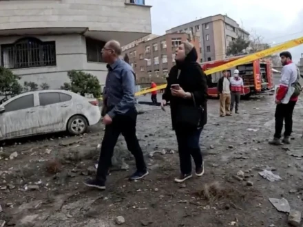 ایران جنگ کا 35 واں روز: حملوں کا دائرہ کار فوجی تنصیبات سے شہری انفراسٹرکچر تک بڑھ گیا