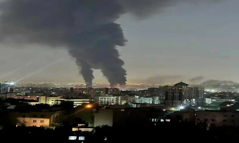 اسرائیلی حملوں میں ایران کے چھ ہوائی اڈے تباہ اور 10 فوجی شہید