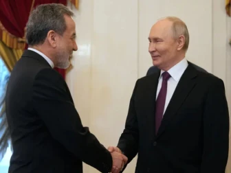 ایرانی وزیر خارجہ سہہ ملکی دورے پر روس پہنچے ہیں