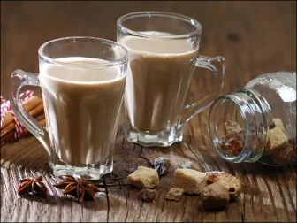 سردیوں کی خاص سوغات: گھر پر بنائیں خوشبودار ایرانی چائے