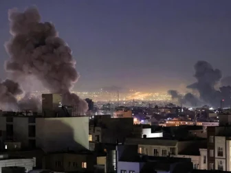 ایران کے اسرائیل سمیت خلیجی ممالک کے مختلف امریکی اڈوں پر ڈرون اور میزائل حملے جاری