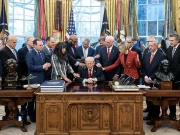 پادریوں نے صدر ٹرمپ کی ایران جنگ میں کامیابی کی دعا کرائی؛ ویڈیو وائرل