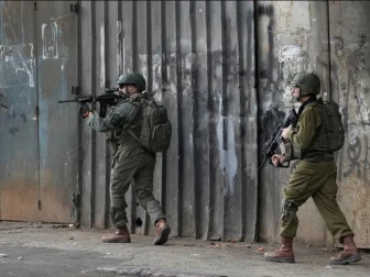 اسرائیلی آبادکاروں نے مغربی کنارے میں مسجد کو آگ لگا دی، 25 فلسطینی گرفتار