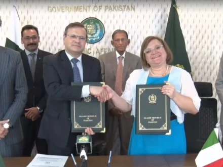 اٹلی پاکستان کو 6.3 ارب روپے قرض دے گا، معاہدے پر دستخط