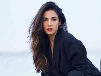 ایران اسرائیل کشیدگی کے اثرات، مشہور اداکارہ دبئی ائیرپورٹ پر پھنس گئیں