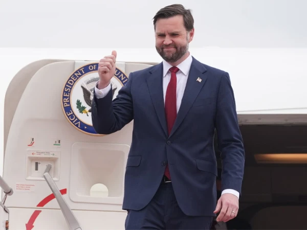 ایران کے ساتھ مذاکرات؛ امریکی نائب صدر کی قیادت میں وفد اسلام آباد پہنچ گیا