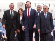 امریکی نائب صدر کی زیرِقیادت اعلیٰ سطح وفدپاکستان پہنچ گیا، نائب وزیراعظم اور فیلڈ مارشل نے استقبال کیا