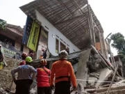 انڈونیشیا میں قرآن خوانی کی تقریب کے دوران عمارت گر گئی، 3 جاں بحق، 80 سے زائد زخمی