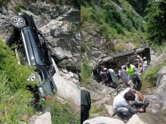 دیر بالا؛ سیاحوں کی گاڑی گہری کھائی میں جا گری، ایک شخص جاں بحق