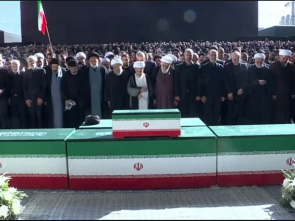 ایران کے سابق سپریم لیڈر علی خامنہ ای کی نماز جنازہ ادا کردی گئی