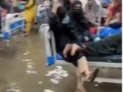 کراچی میں بارش کے بعد بڑے سرکاری اسپتالوں میں بارش کا پانی جمع، آپریشن ملتوی