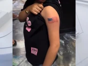 چھوٹی بچی پر ٹیٹو بنانے والے آرٹسٹ نے انٹرنیٹ پر نئی بحث چھیڑ دی