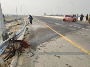 سائٹ نیشنل ہائی وے پر دو کاروں میں تصادم، ایک بچی جاں بحق