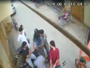 کراچی؛ گلشن اقبال میں دن دیہاڑے ڈکیتی کی فوٹیج سامنے آ گئی