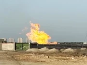 کراچی؛ کورنگی میں چند روز قبل بھڑکنے والی آگ بدستور شدت سے جاری