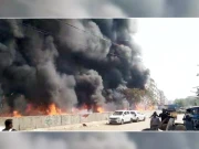 کراچی؛ لائٹ ہاؤس لُنڈا بازار میں آگ لگ گئی، کئی پتھارے جل کر خاک