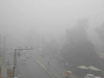 لاہور سمیت پنجاب شدید دھند، بارش کب ہوگی؟