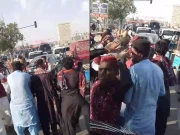 کراچی: ایف ٹی سی پر ریلی اور پولیس میں تصادم، مظاہرین نے گاڑیوں کے شیشے توڑ دیے