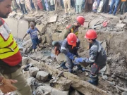 کراچی میں نالے میں دھماکے سے 4 افراد زخمی